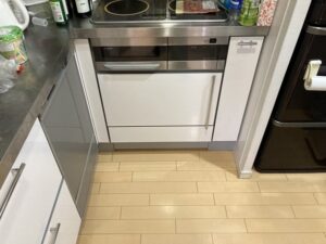 30㎝食洗機を45㎝食洗機に取替える　コンロ引出し取っ手位置替え